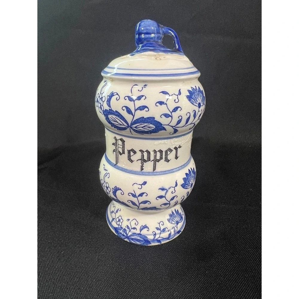 Vintage Made in Japan Blue‎ & White Pepper Shaker Blue Onion Retro Kitchen Spice